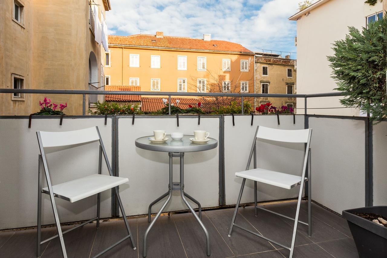 Fifi Apartment W. Parking In Old Town Zadar Eksteriør bilde